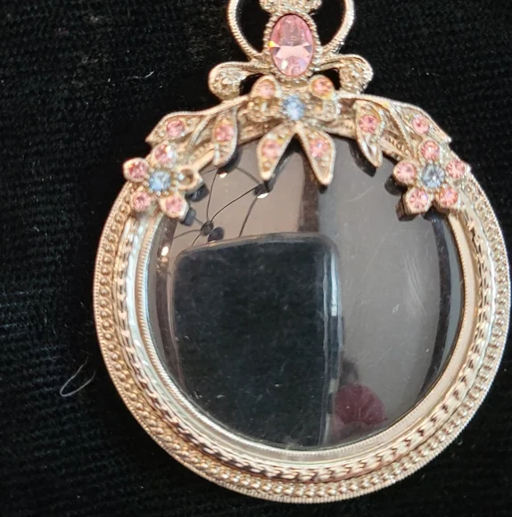 Silvertone Magnifying Glass Crystal Pendant Necklace - Picture 4 of 5